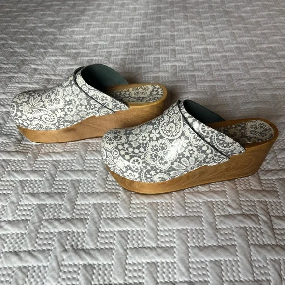 Sanita Gray Floral Clogs with Wooden Platform - Picture 2 of 8